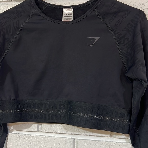 Gymshark Monochromatic Logo Black LongSleeve CropTop - Picture 4 of 7